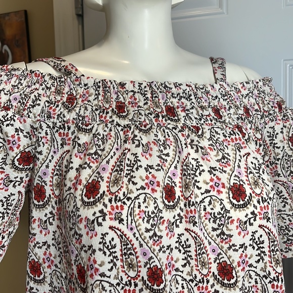 Cute off the shoulder top - Picture 3 of 4